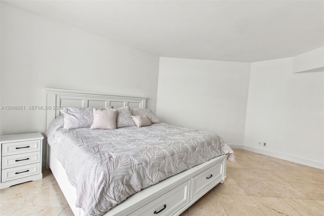 16485 Collins Ave, Unit 1832, Sunny Isles Beach, FL 33160 Photo