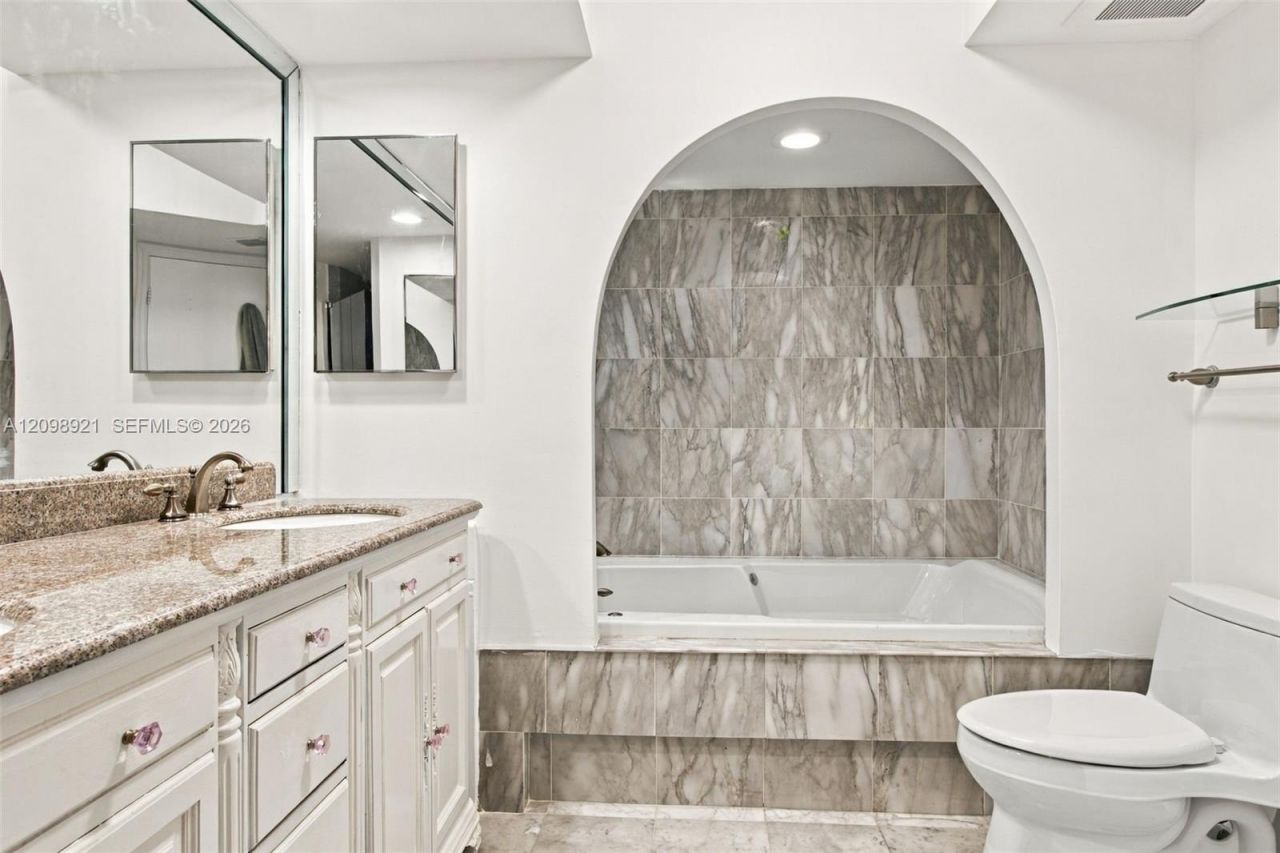 16485 Collins Ave, Unit 1832, Sunny Isles Beach, FL 33160 Photo