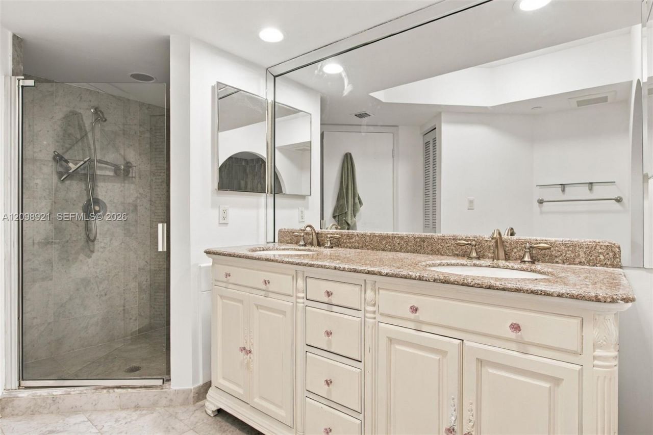 16485 Collins Ave, Unit 1832, Sunny Isles Beach, FL 33160 Photo