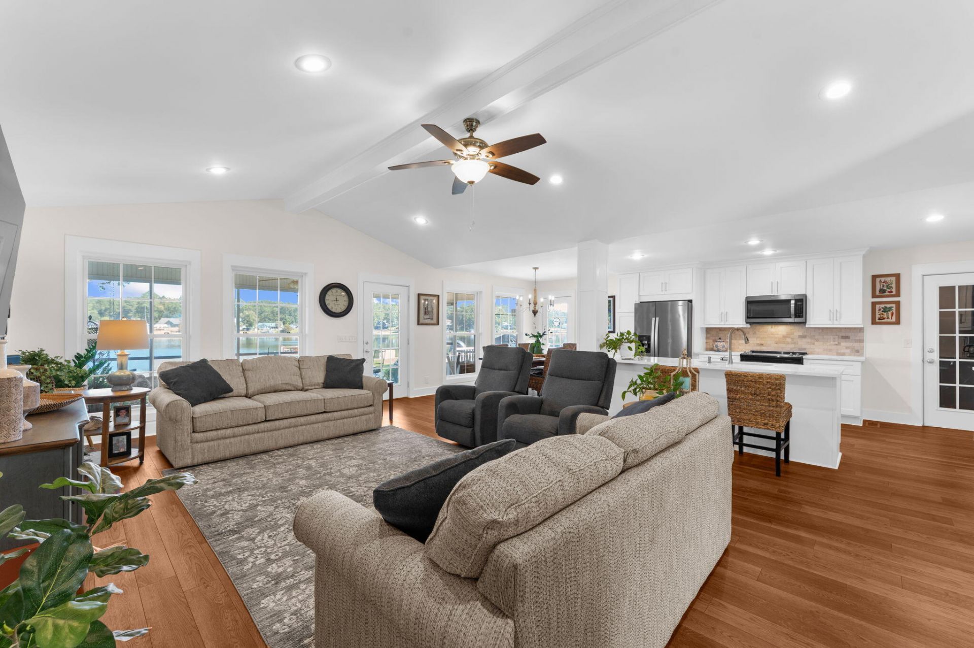 1599 Waters Edge Drive Photo 15