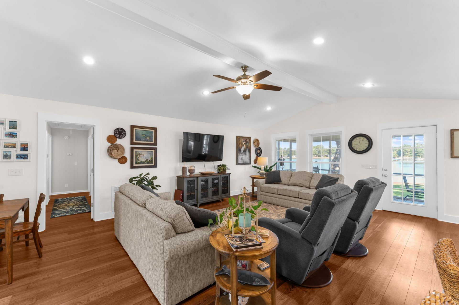 1599 Waters Edge Drive Photo 16