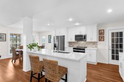 1599 Waters Edge Drive photo 4