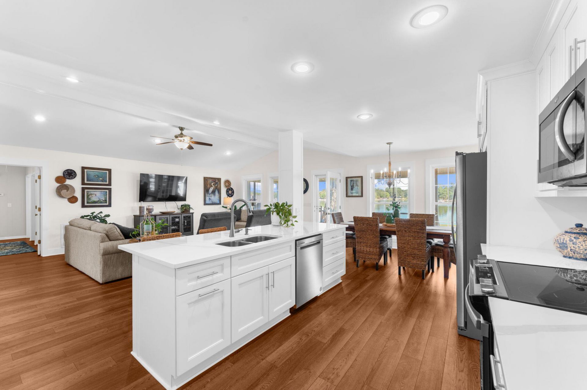 1599 Waters Edge Drive Photo 7