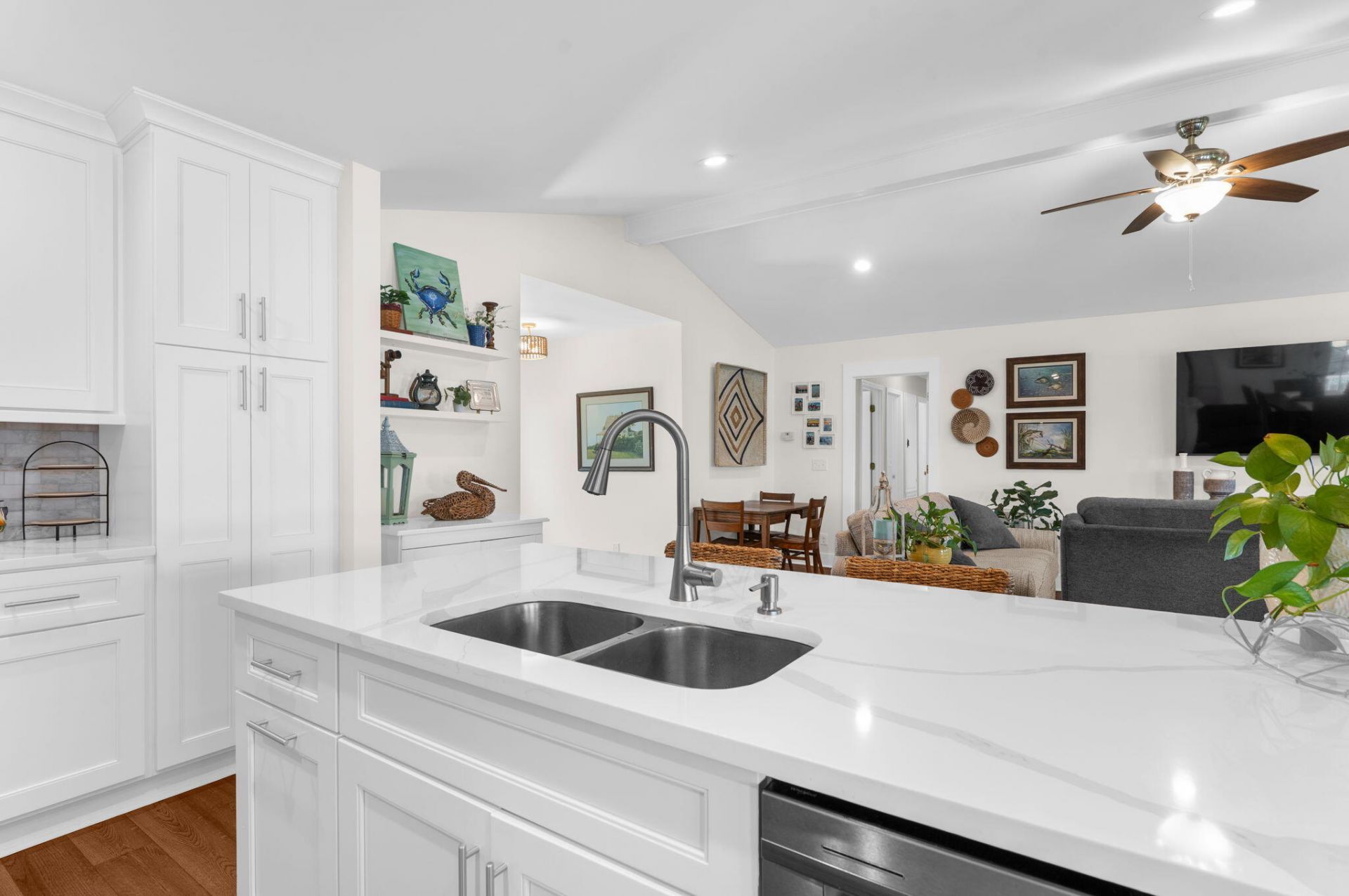 1599 Waters Edge Drive Photo 8