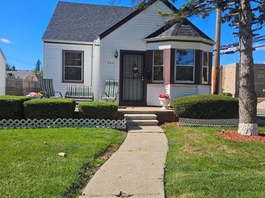 7451 Grandville Avenue, Detroit, Mi 48228