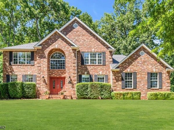 4 Scott Dr, Monroe, NJ 08831
