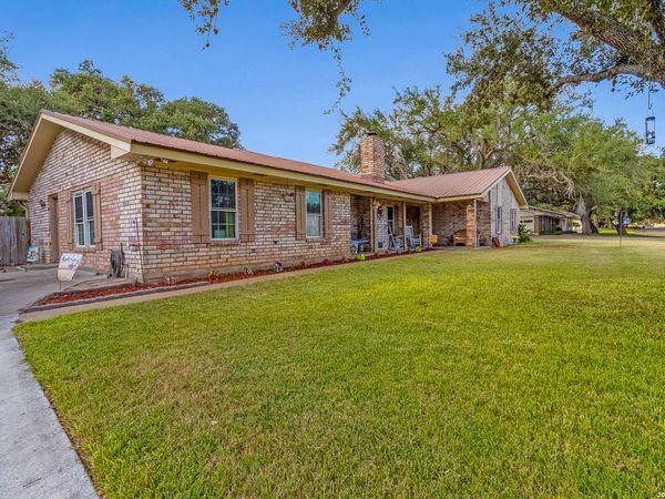 34 Encino Loma, Beeville, TX 78102