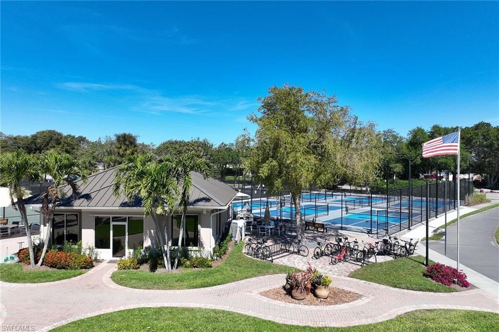 8752 Muirfield Dr, Naples, FL 34109 Photo