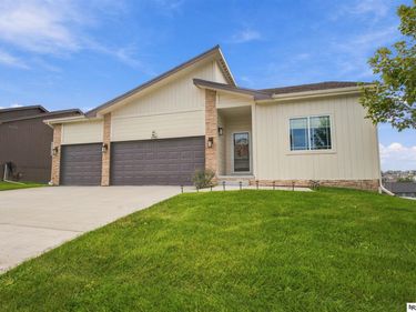 11952 S 107th Avenue, Papillion, NE 68046