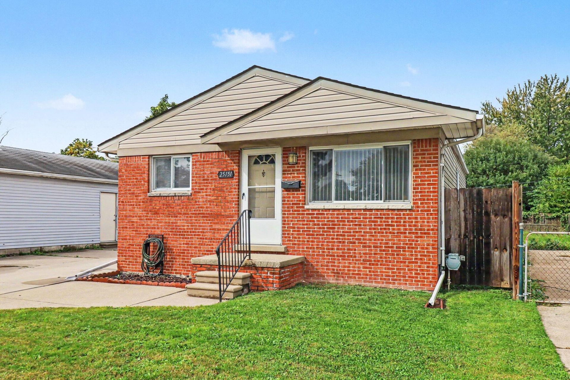 25151 Pearl Street, Roseville, MI 48066 Main Photo