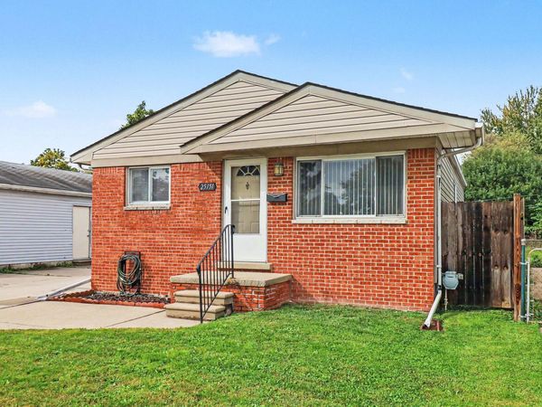 25151 Pearl Street, Roseville, MI 48066