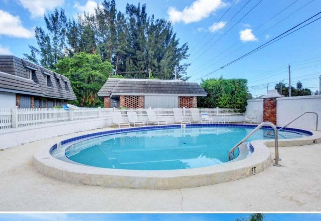 415 Pine Tree Court, Unit 17, Atlantis, FL 33462 Photo