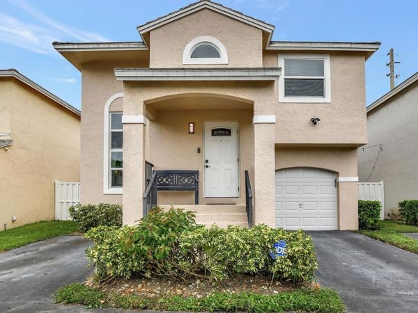 9919 NW 2nd Street, Plantation, FL 33324