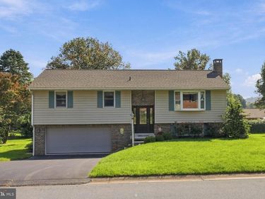 43 CARDINAL DRIVE, STEVENS, PA 17578