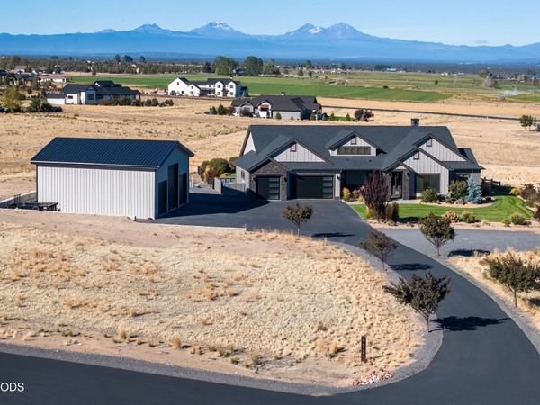 6949 SW Mill Iron Circle, Powell Butte, OR 97753