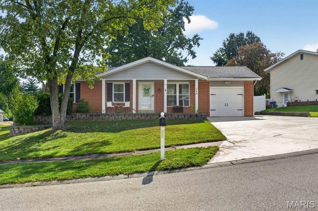 716 Fetlock Drive, Fenton, MO 63026 Main Photo