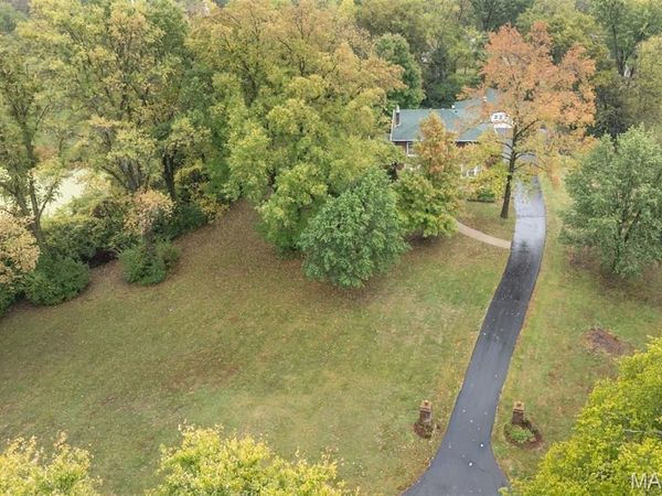 9320 Lincoln Drive , Sunset Hills, MO 63127