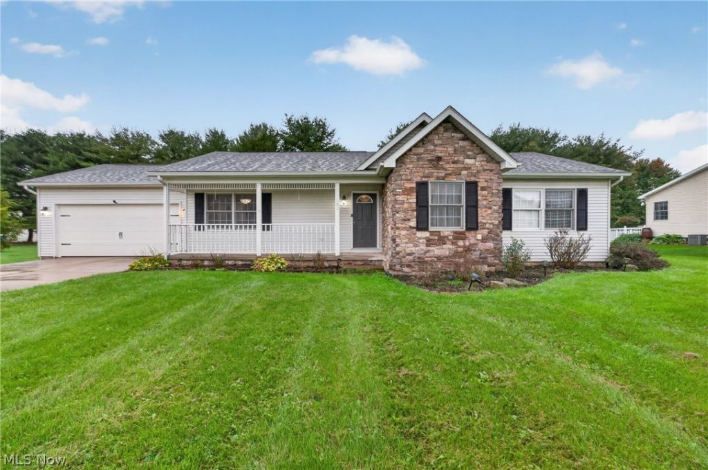 702 Willow Dale Street Nw, Bolivar, OH 44612 Main Photo
