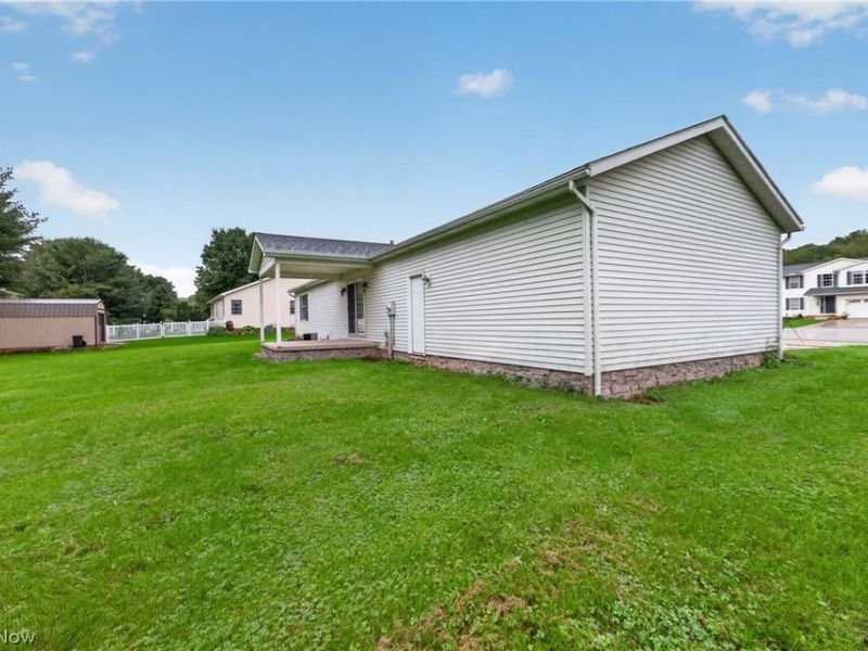 702 Willow Dale Street NW, Bolivar, OH 44612 Photo 2