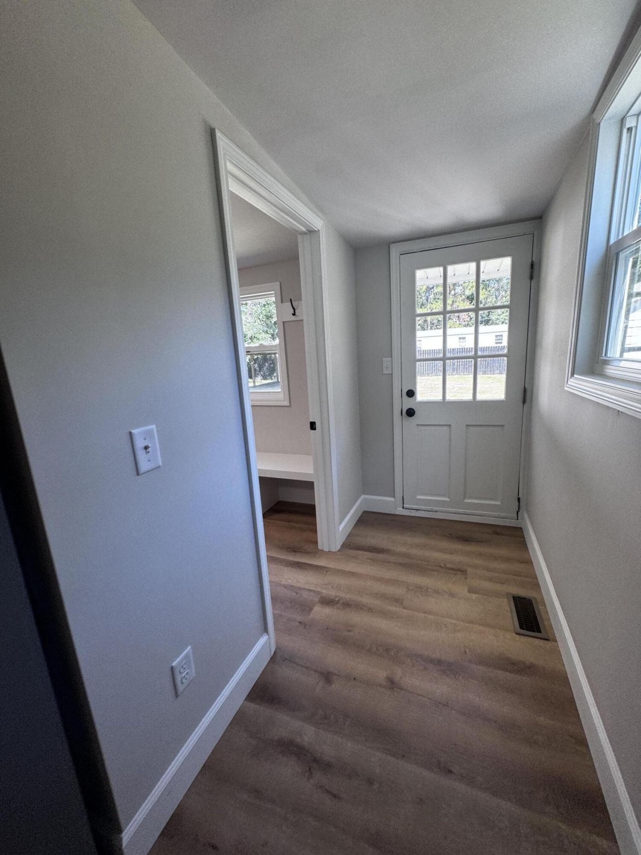906 Poplar Street Photo 23