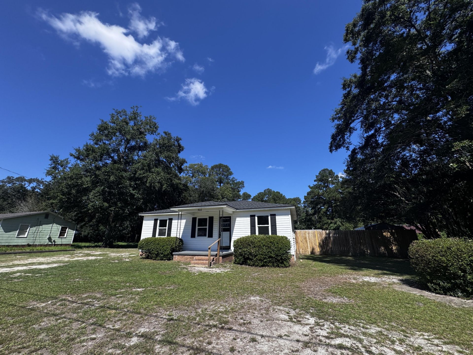 906 Poplar Street Photo 3