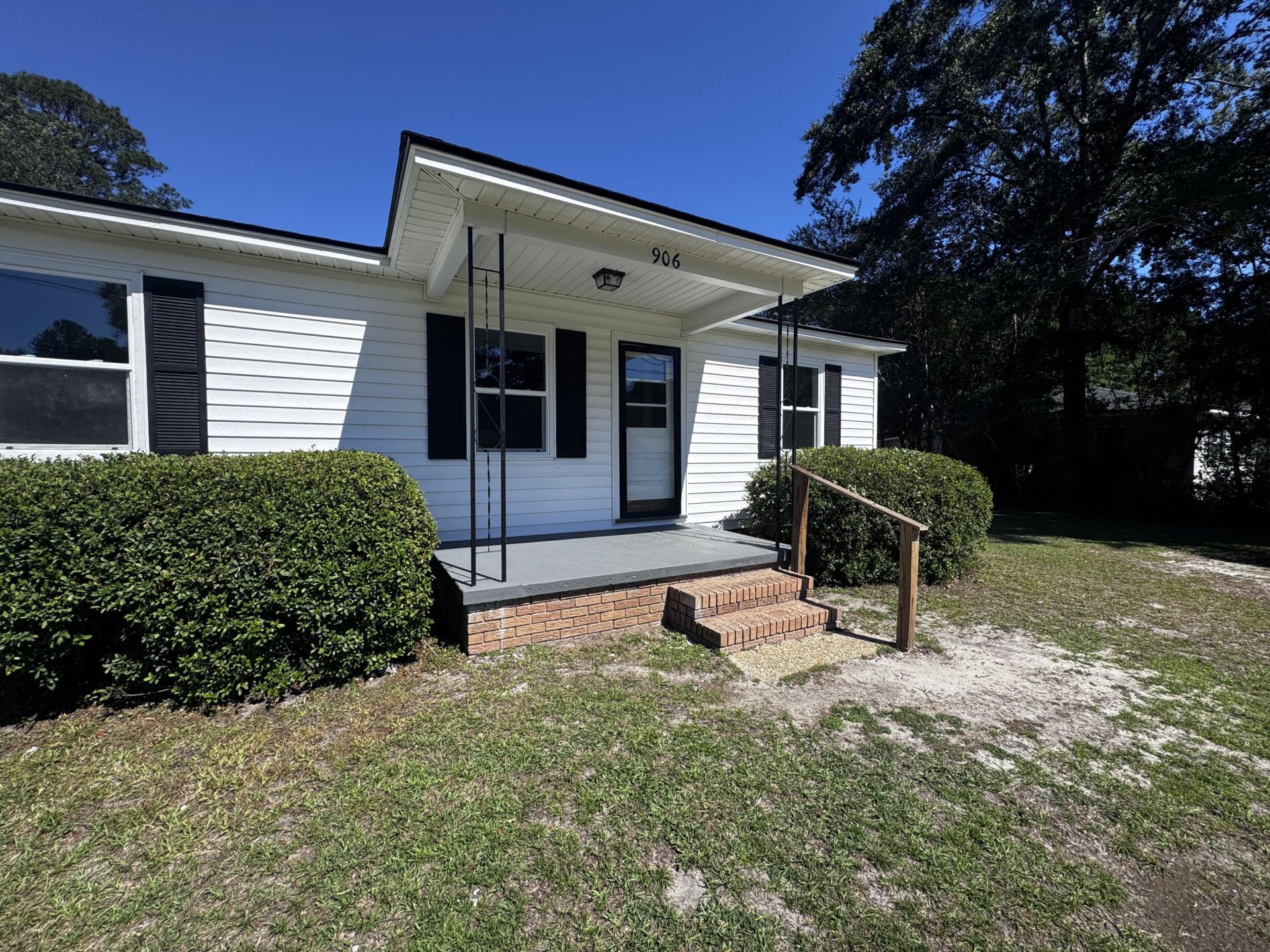 906 Poplar Street Photo 4