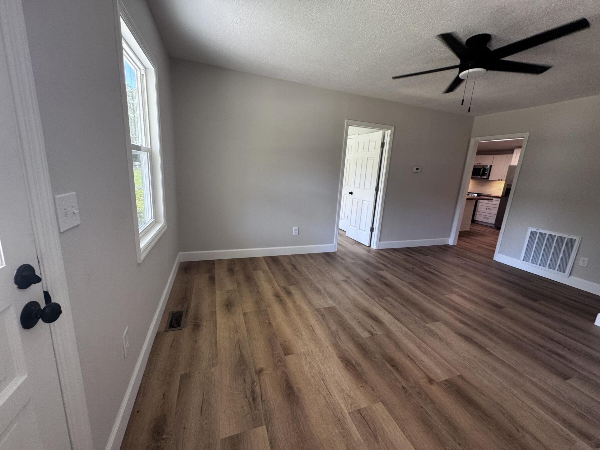 906 Poplar Street Photo 6