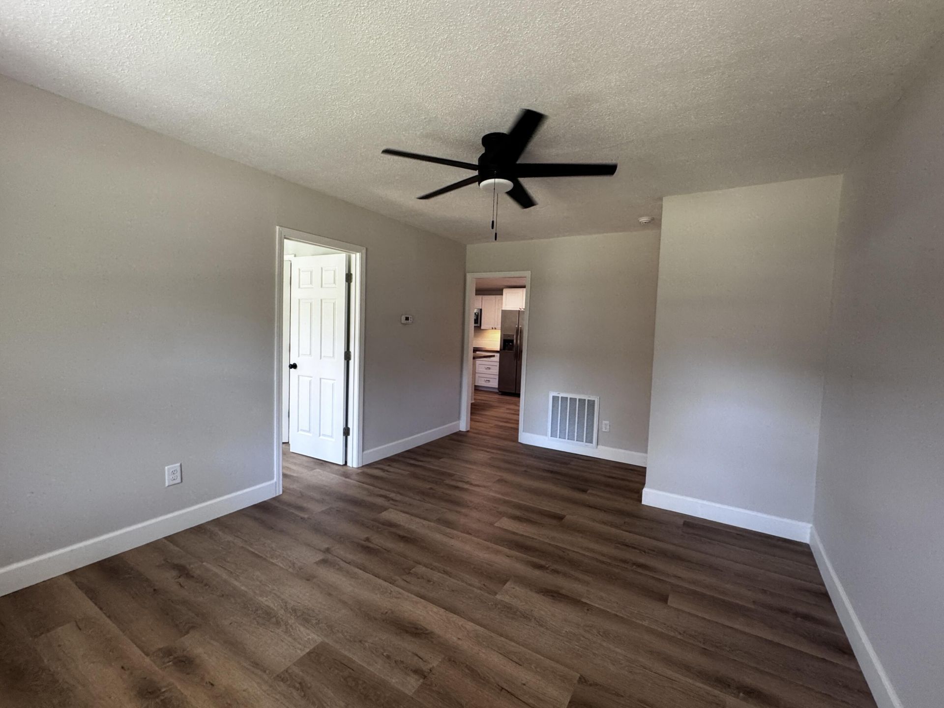 906 Poplar Street Photo 7
