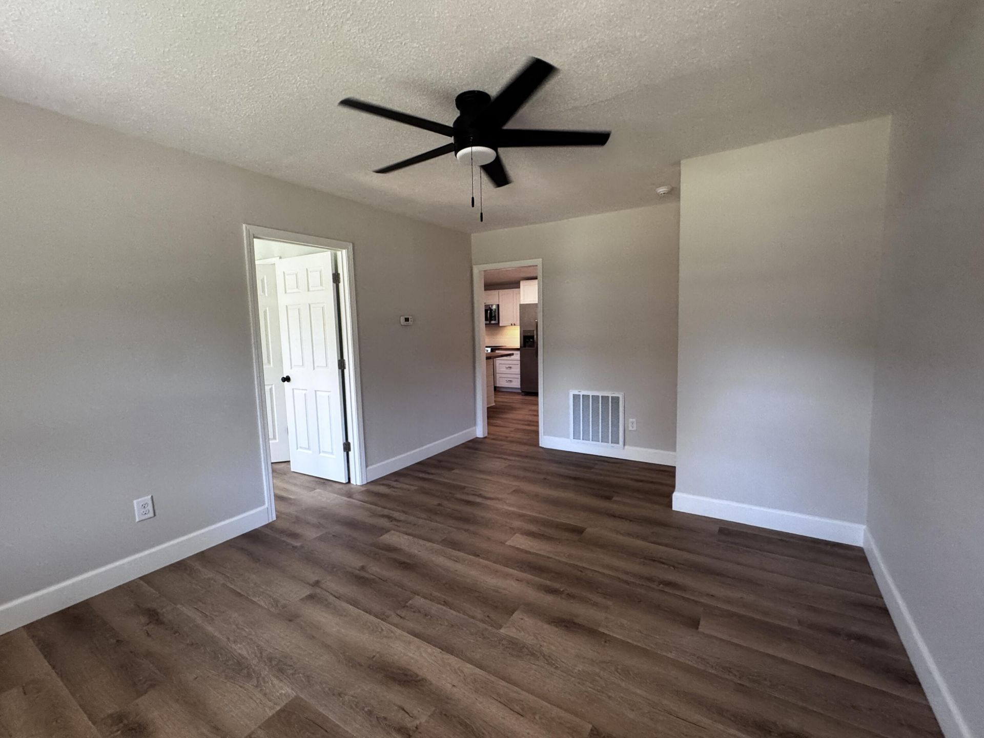 906 Poplar Street Photo 8
