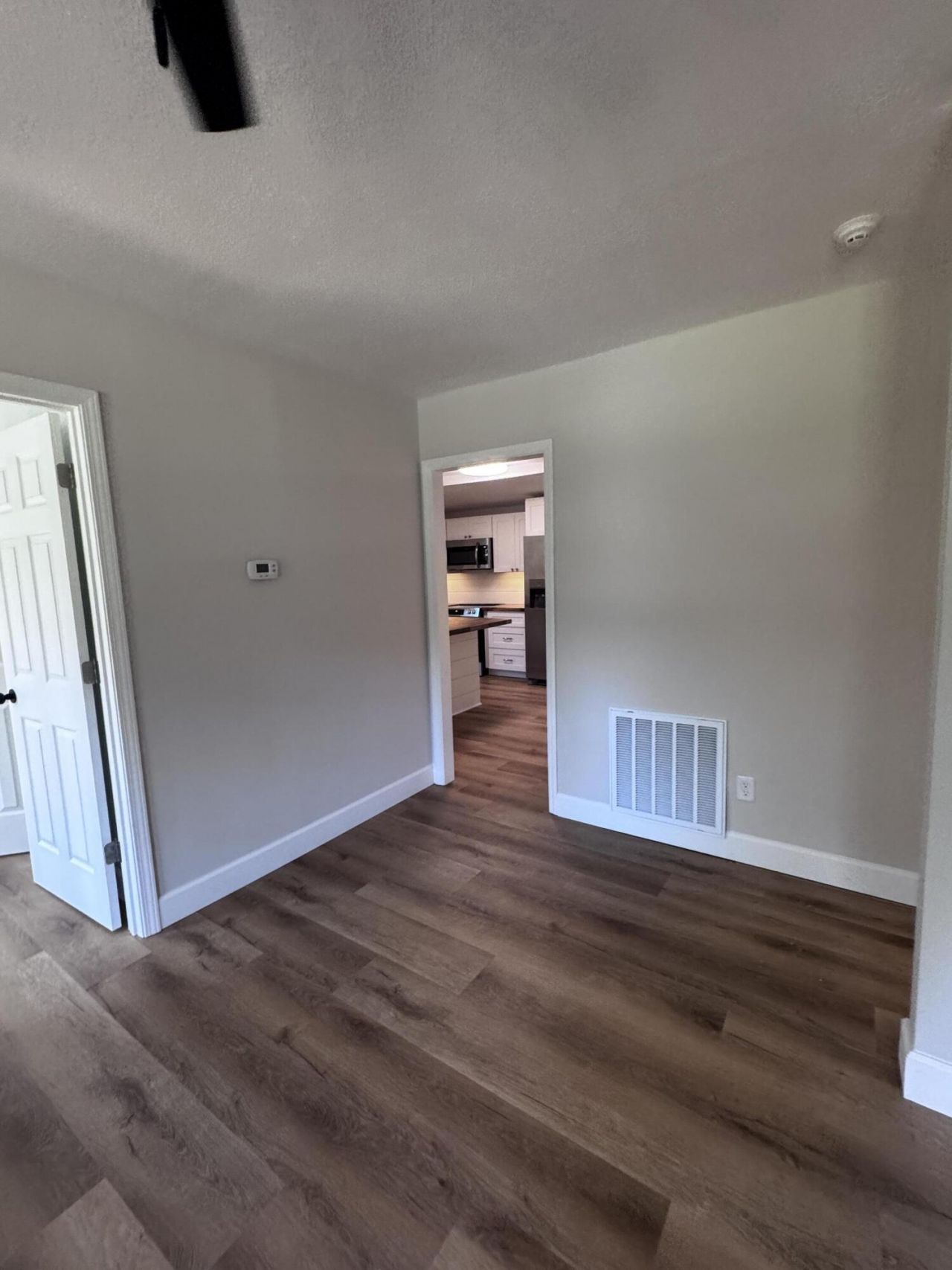 906 Poplar Street Photo 9