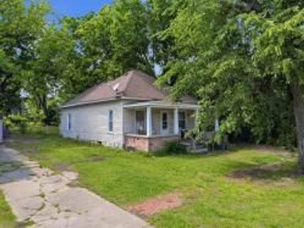 805 S Seneca Avenue , Bartlesville, OK 74003