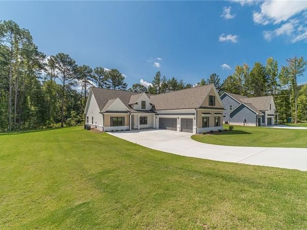 897 Bessie Court , Loganville, GA 30052