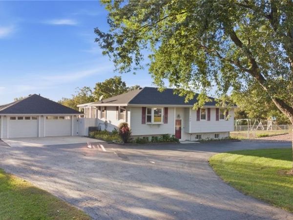 740 N 141st Street, Bonner Springs, KS 66012