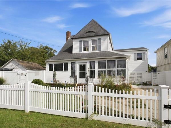 63 E Neck Court, West Babylon, NY 11704