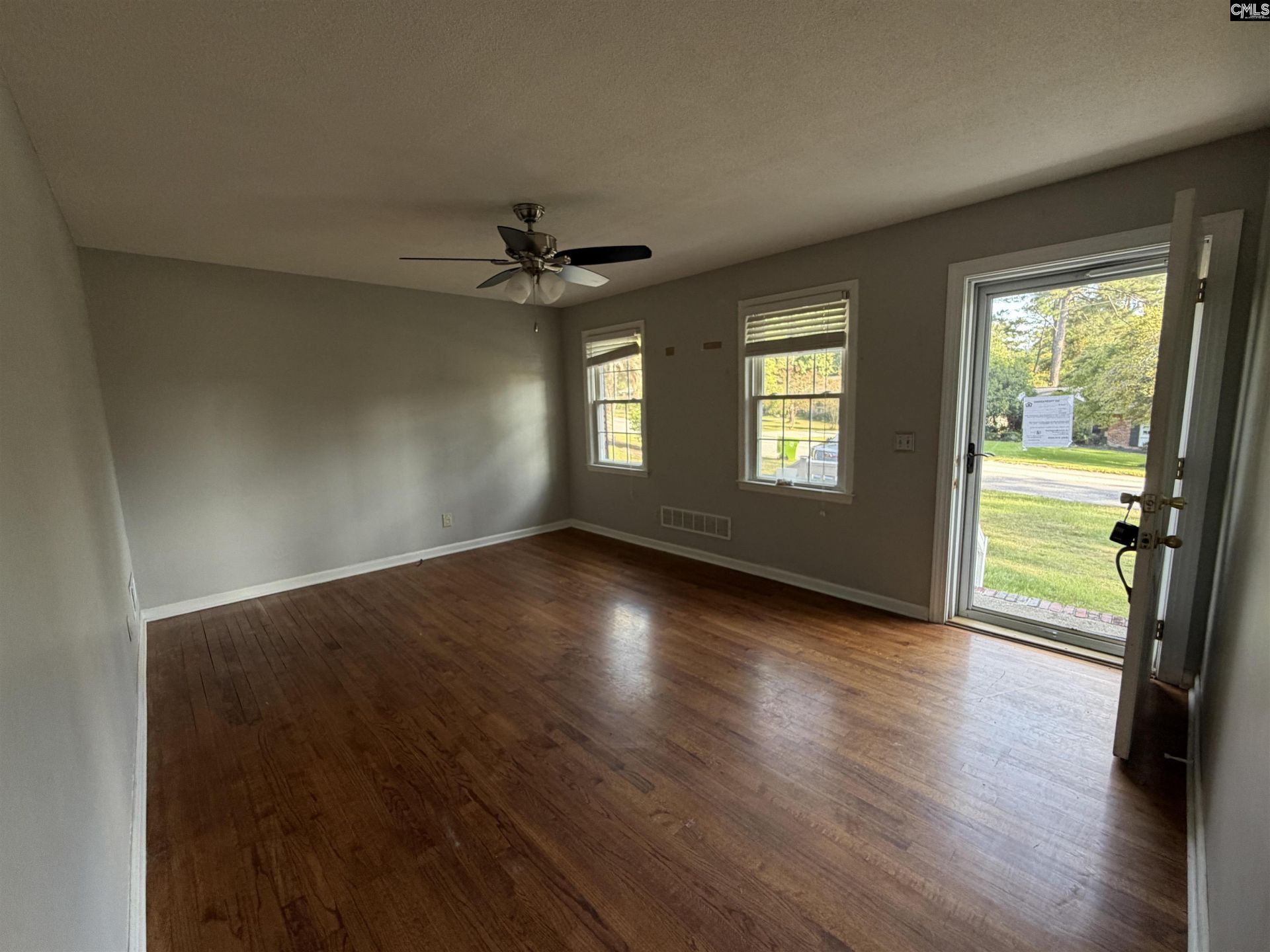 74 Newport Drive  Photo 4