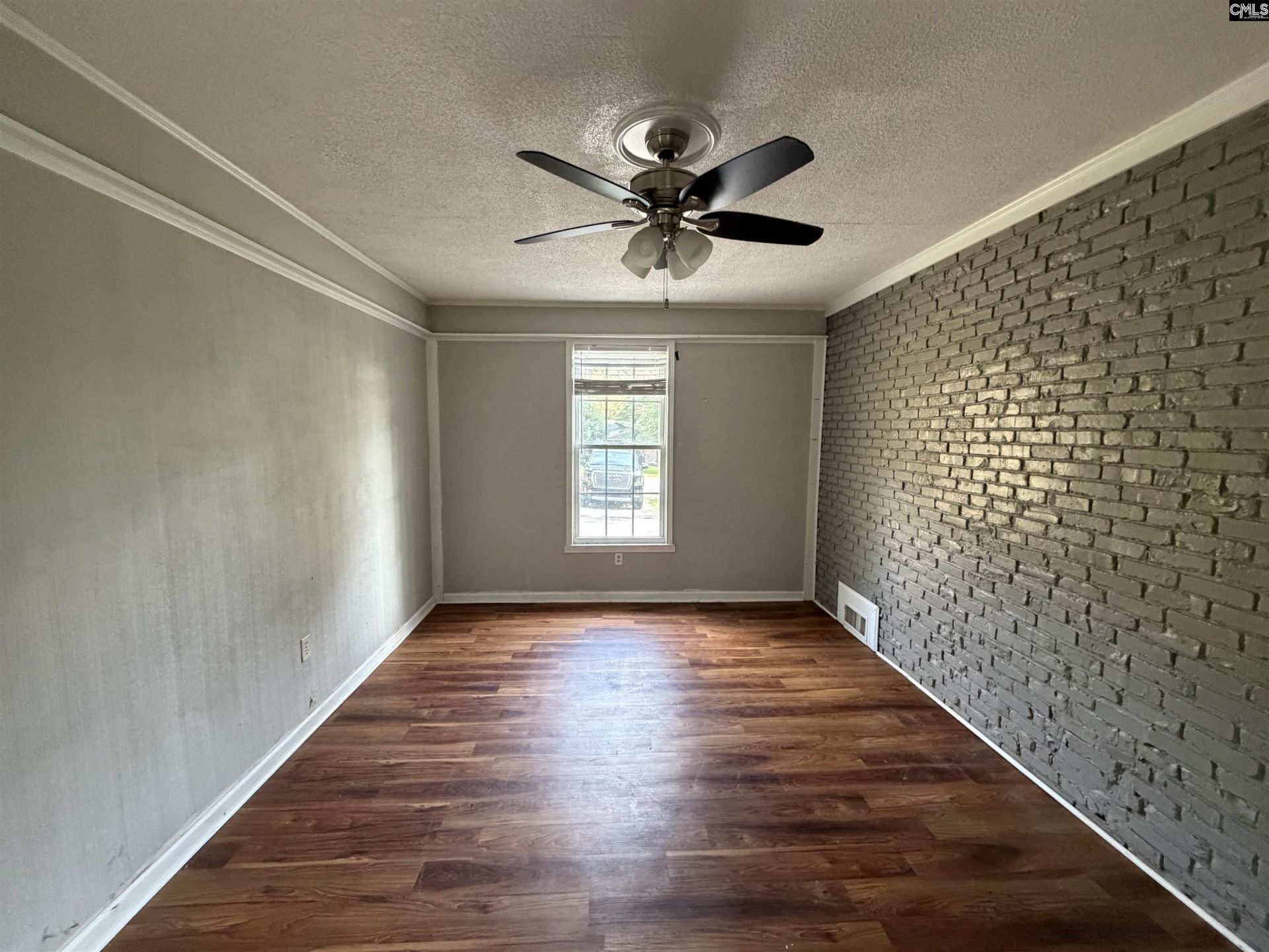 74 Newport Drive  Photo 9