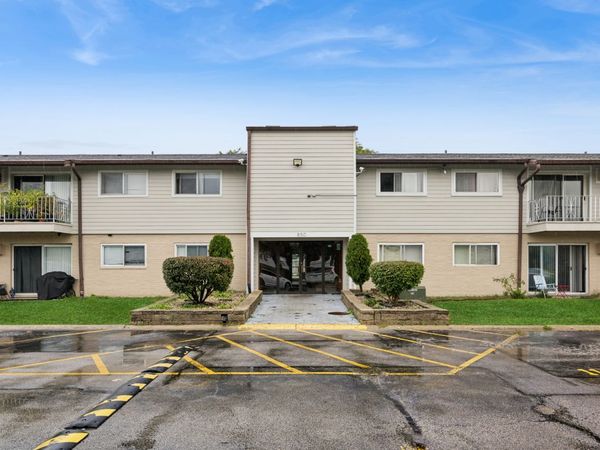850 E Old Willow Road, Unit 211, Prospect Heights, IL 60070