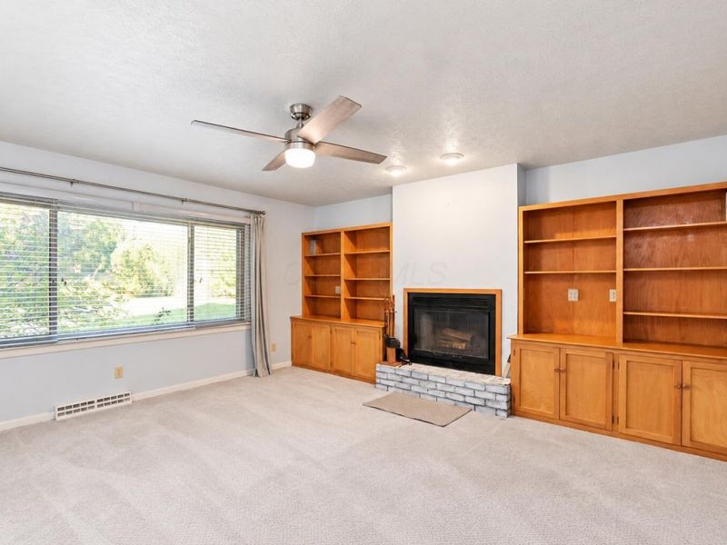 685 N Satinwood Circle N, Mansfield, OH 44903 Photo 2