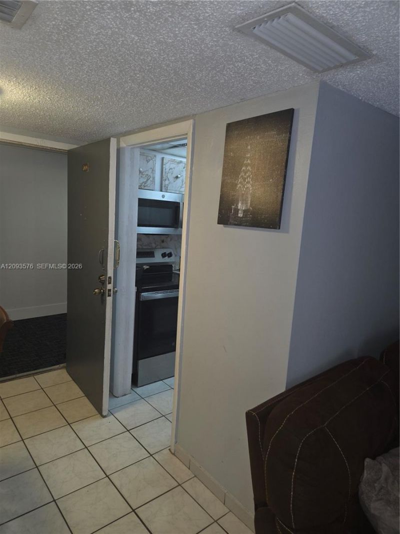5050 NW 7th St , Unit 709, Miami, FL 33126 Photo