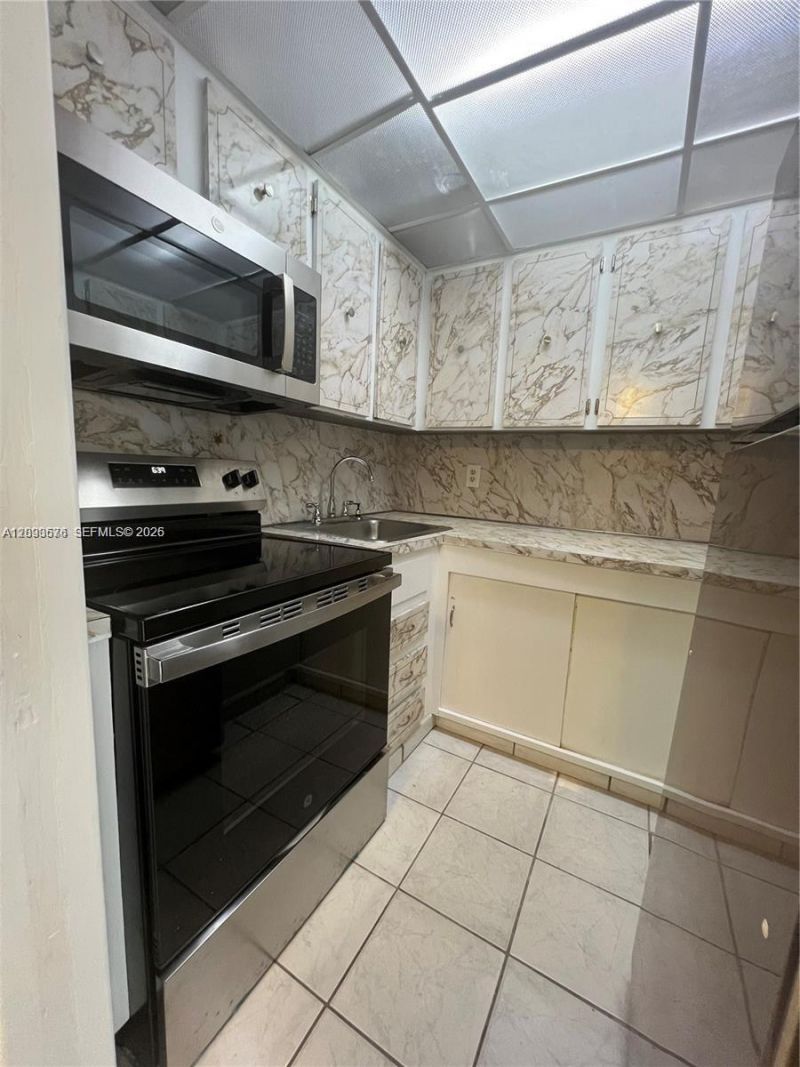 5050 NW 7th St , Unit 709, Miami, FL 33126 Photo