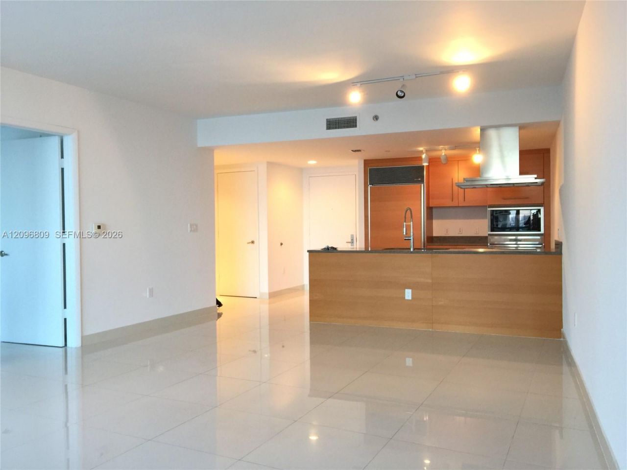 465 Brickell Ave , Unit 617, Miami, FL 33131 Photo