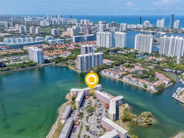 2949 Point East Dr , Unit B306, Aventura, FL 33160