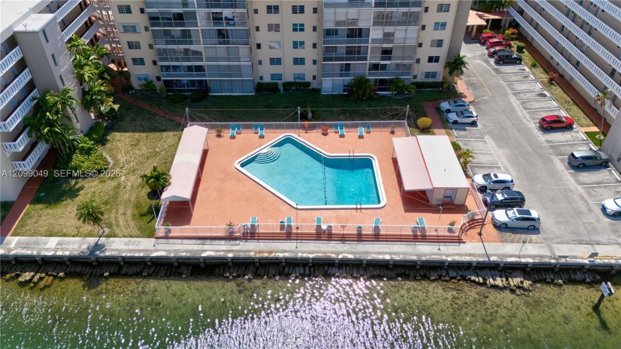 2949 Point East Dr , Unit B306, Aventura, FL 33160 Photo