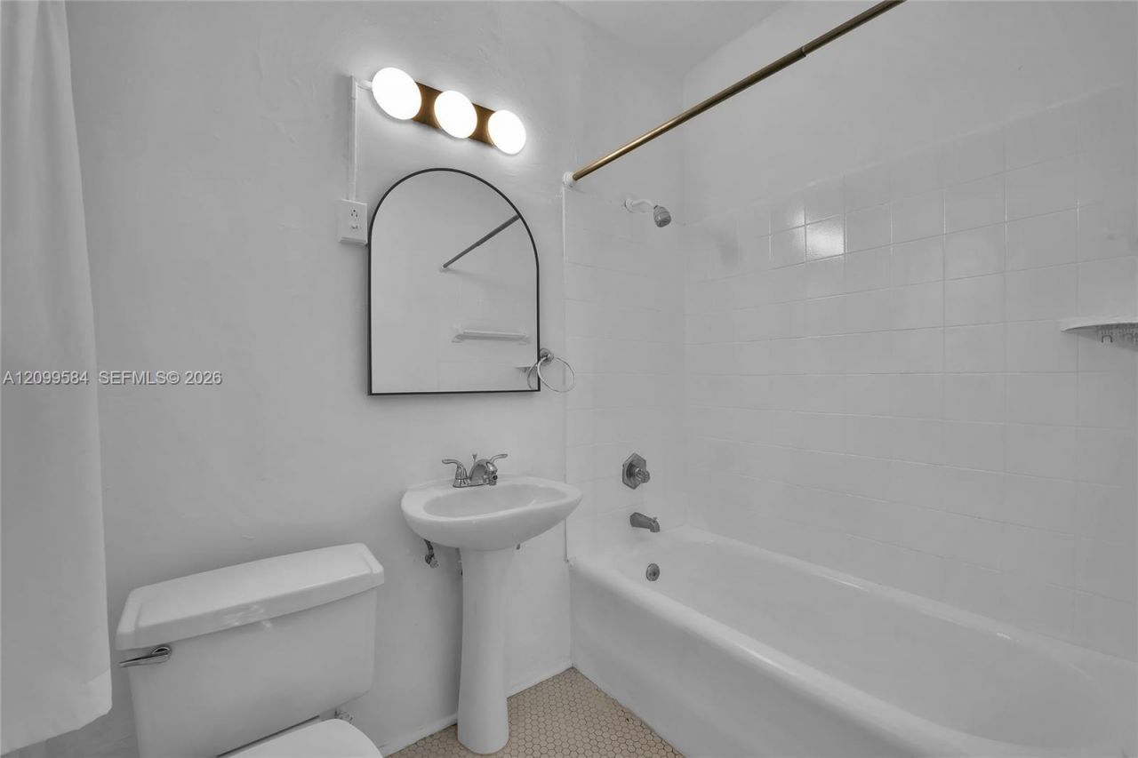 670 W 46th St , Unit 7, Miami Beach, FL 33140 Photo