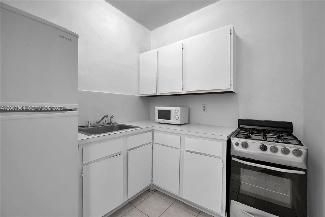 670 W 46th St , Unit 7, Miami Beach, FL 33140 Photo