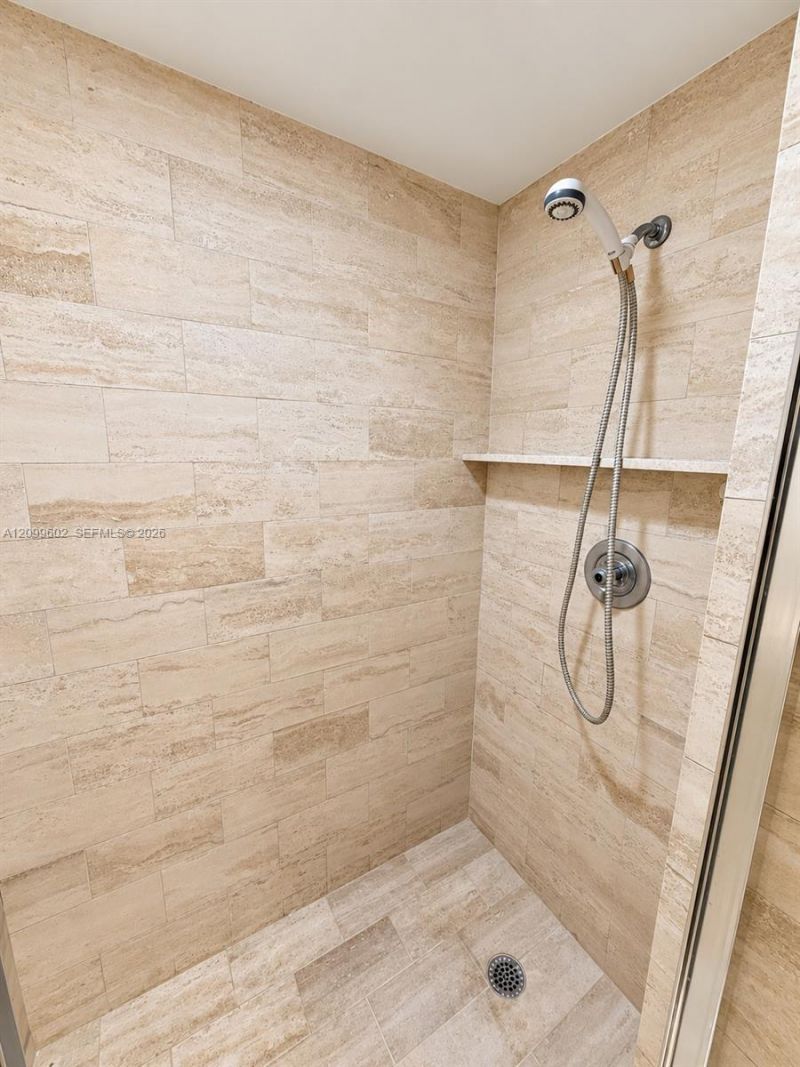 20281 E Country Club Dr , Unit 809, Aventura, FL 33180 Photo