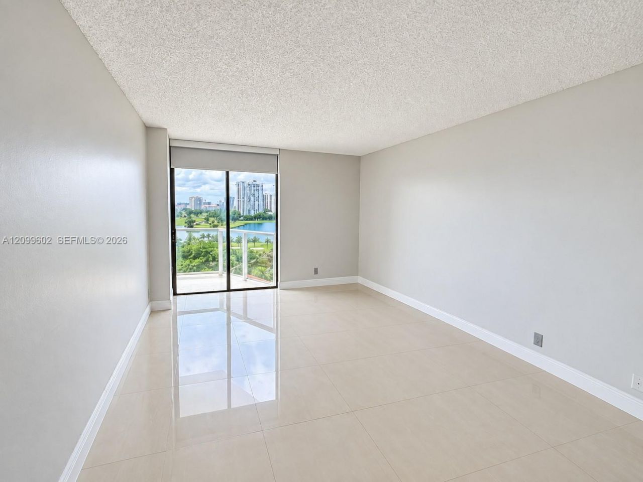 20281 E Country Club Dr , Unit 809, Aventura, FL 33180 Photo