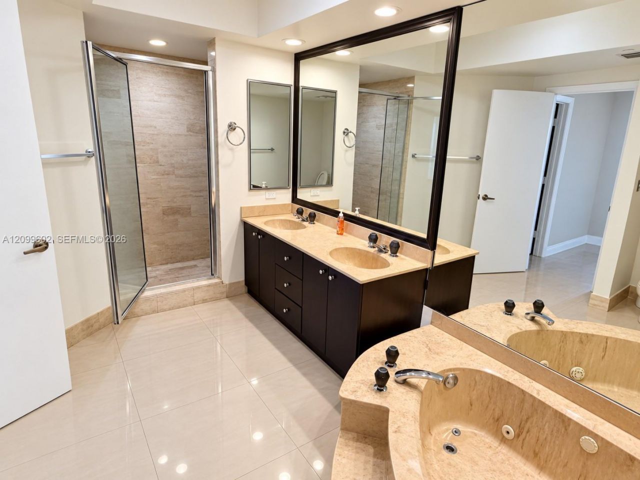 20281 E Country Club Dr , Unit 809, Aventura, FL 33180 Photo