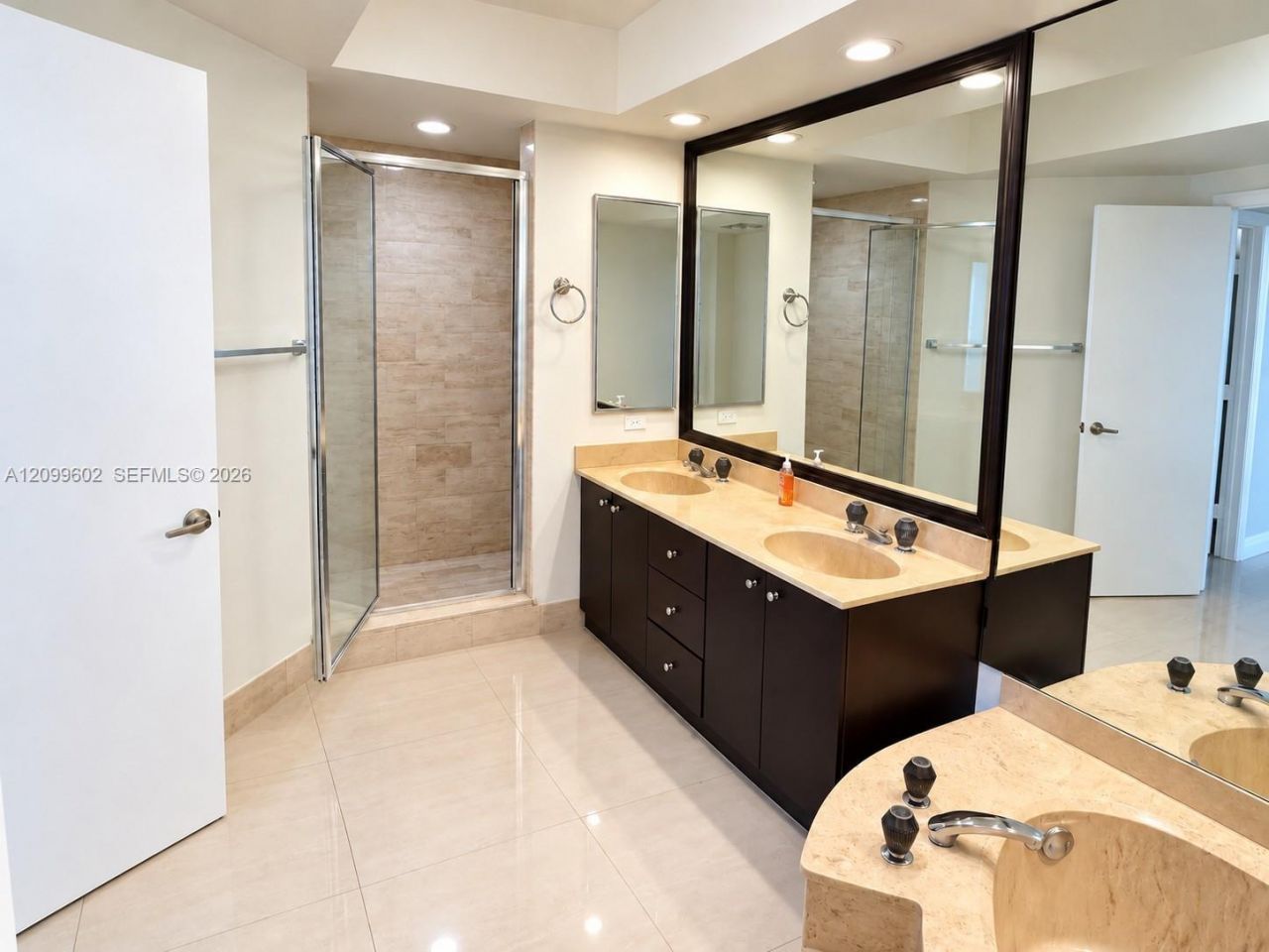 20281 E Country Club Dr , Unit 809, Aventura, FL 33180 Photo
