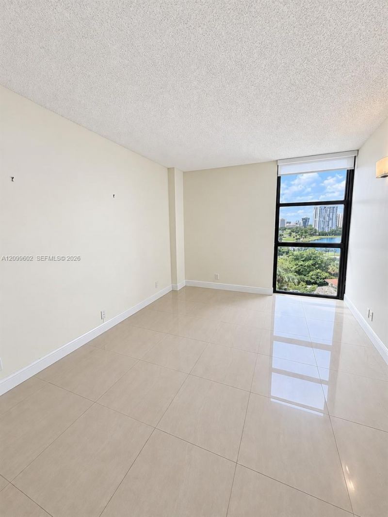 20281 E Country Club Dr , Unit 809, Aventura, FL 33180 Photo